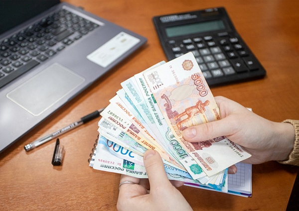 Нужно ли повышать заработную плату до среднеотраслевого уровня по требованию прокуратуры?