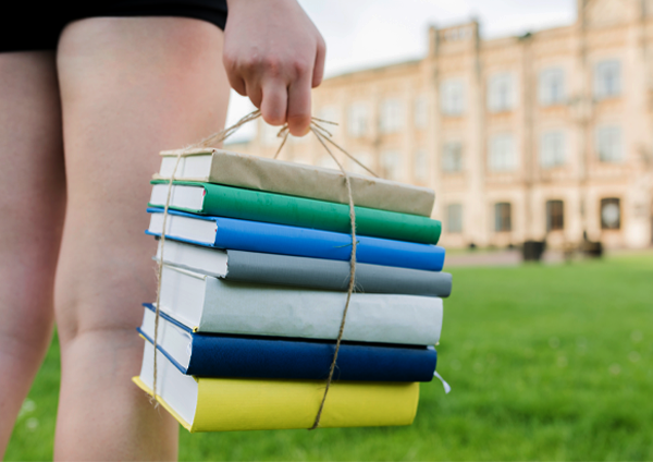 Обязательную маркировку учебников планируют запустить с 1 октября 2026 года